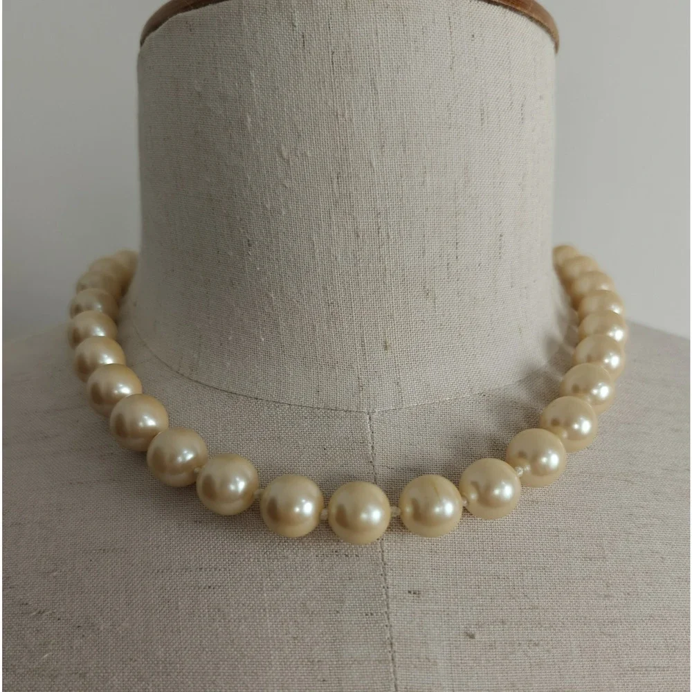 Vintage Signed Monet 17” Faux Pearl Necklace Chunky 10 mm Box Clasp Classic
